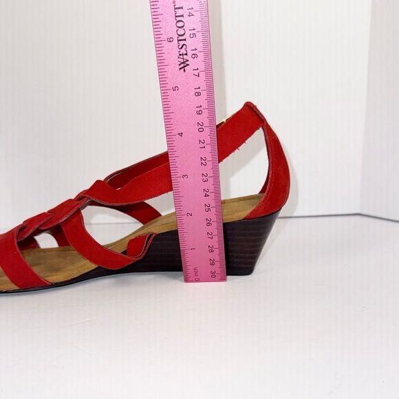 Ralph Lauren Demi Wedge Sandal Red Leather Strappy Gold Buckle Comfort 9.5 B - Picture 15 of 16